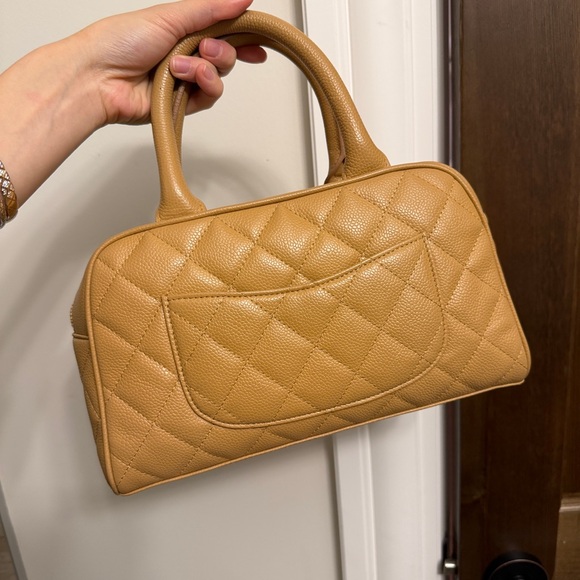Chanel vintage beige caviar leather CC Quilted Leather Boston handle Handbag - Picture 2 of 8